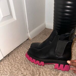 Chic Black Ankle Boots with Pink Soles